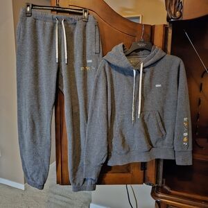 FIGS SAVE THE ANIMALS JOGGER SET.
